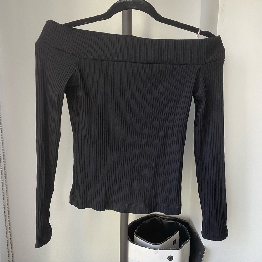 Aritzia Wilfred Black Off Shoulder Top